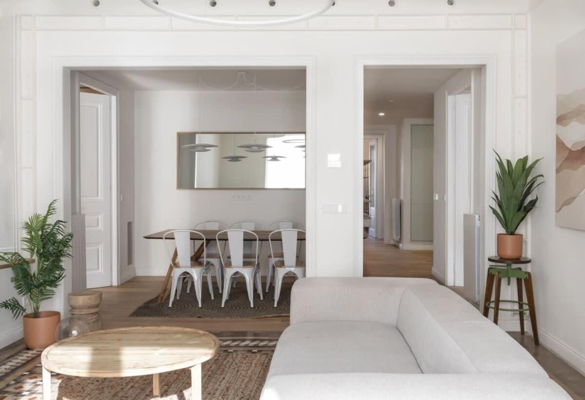 Amazing 5 Bd 5 Bathroom Next To Plaza Catalunya * Barcelona